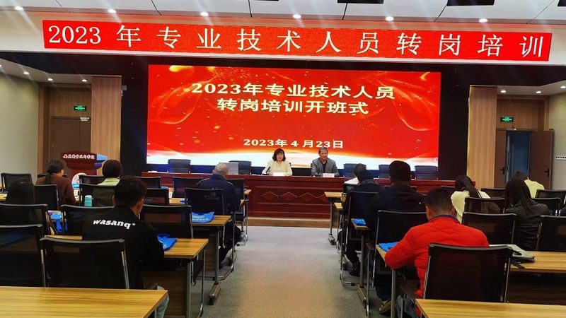 在选择学校时，您可以关注以下几点：